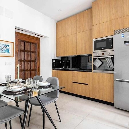 Comfy Away - Apartamento Exclusivo Mercado De Triana Con Balcon Seville Luaran gambar