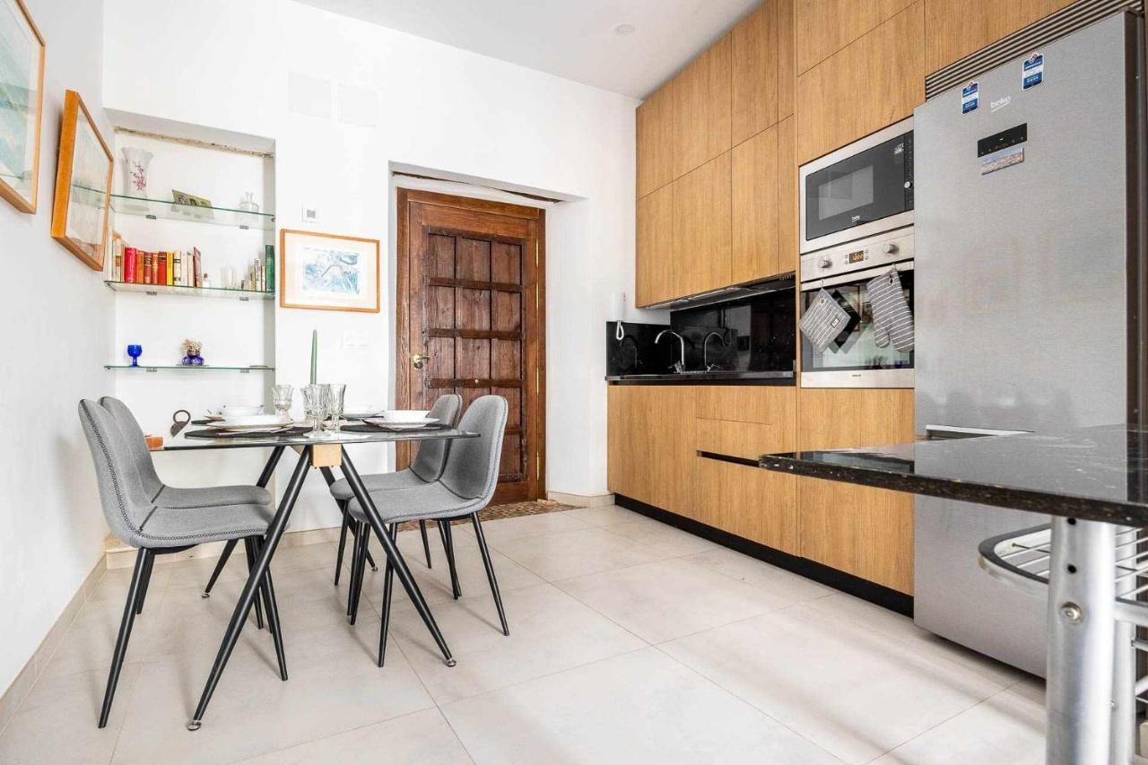 Comfy Away - Apartamento Exclusivo Mercado De Triana Con Balcon Seville Luaran gambar