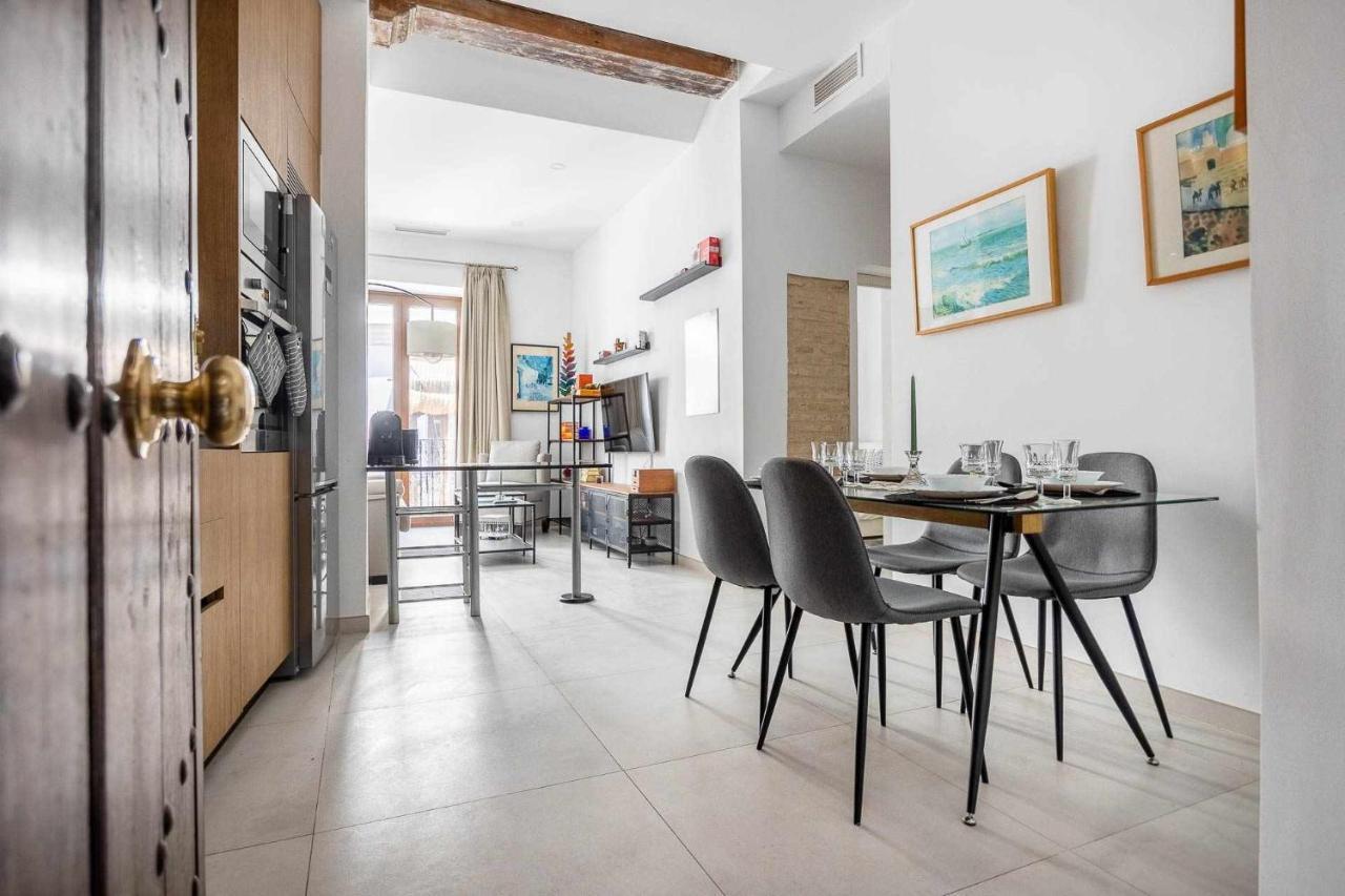 Comfy Away - Apartamento Exclusivo Mercado De Triana Con Balcon Seville Luaran gambar
