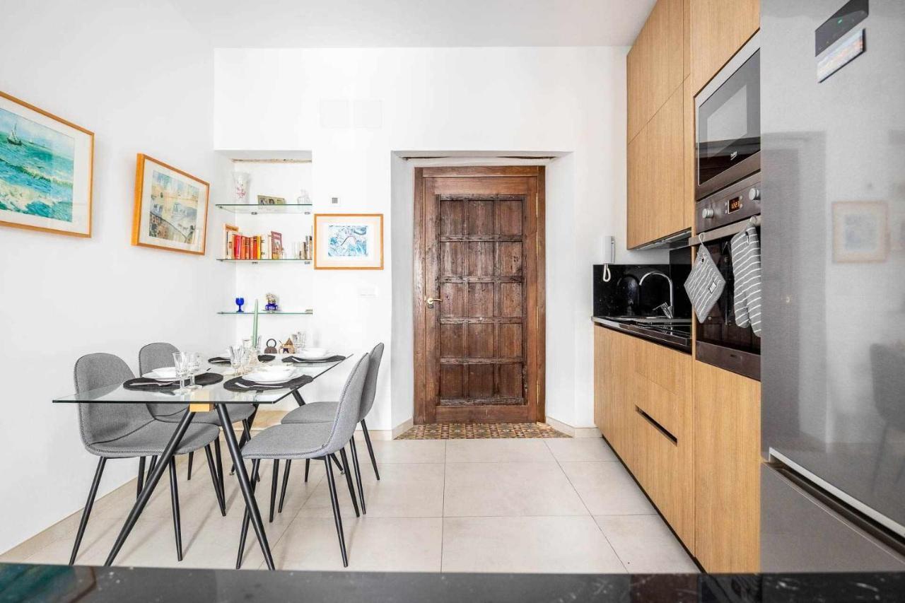 Comfy Away - Apartamento Exclusivo Mercado De Triana Con Balcon Seville Luaran gambar