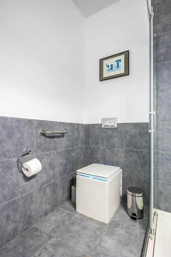 Comfy Away - Apartamento Exclusivo Mercado De Triana Con Balcon Seville Luaran gambar