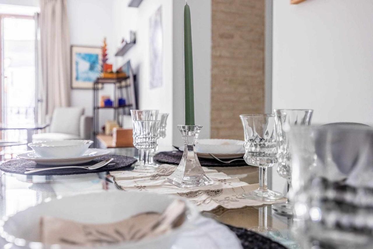 Comfy Away - Apartamento Exclusivo Mercado De Triana Con Balcon Seville Luaran gambar